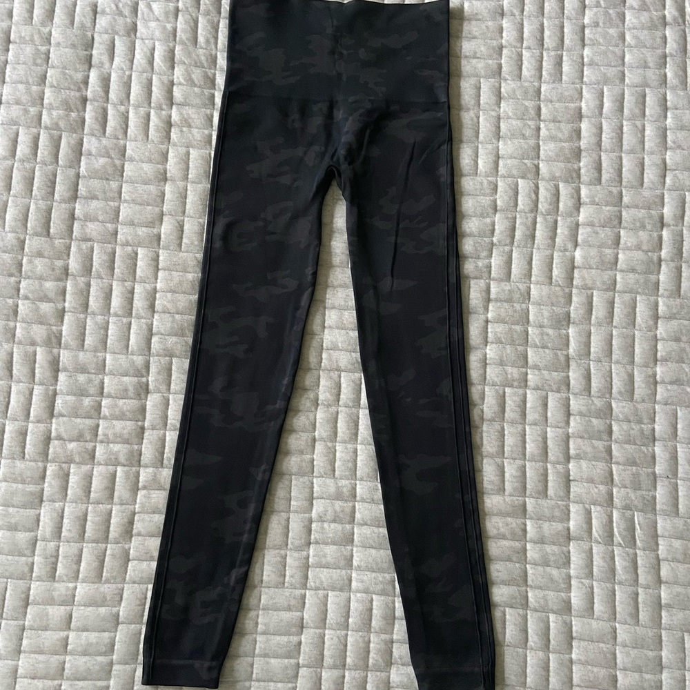 Women’s Black/Gray Camo Leggings